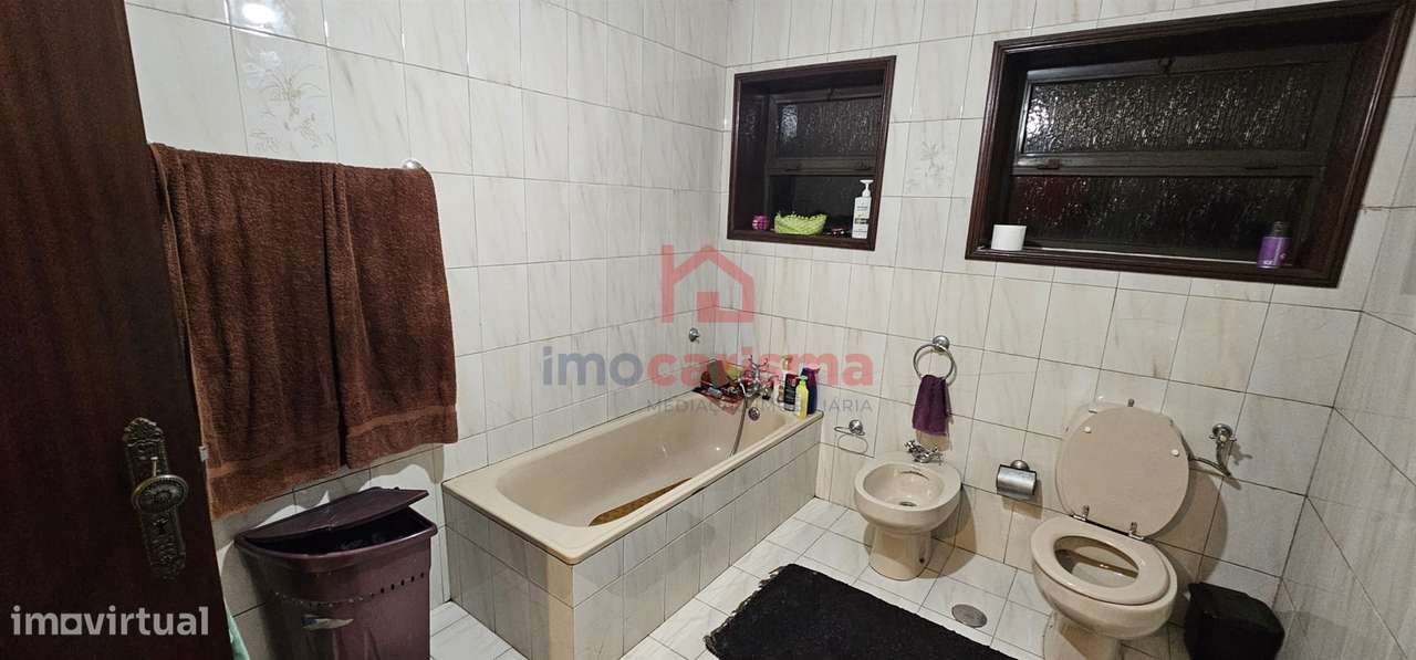 Moradia T3 a poucos minutos do centro da cidade de Vila Nova de Famali - Grande imagem: 5/12