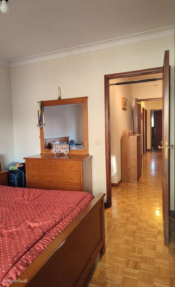 Bom T4 c/ terraço/varandas/nascente poente, a 5 minutos a pé do metro-33