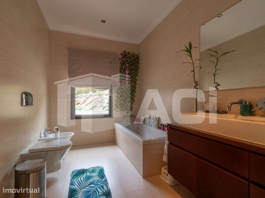 Magnífica Moradia V3+1 com Piscina - Porto de Mós-17