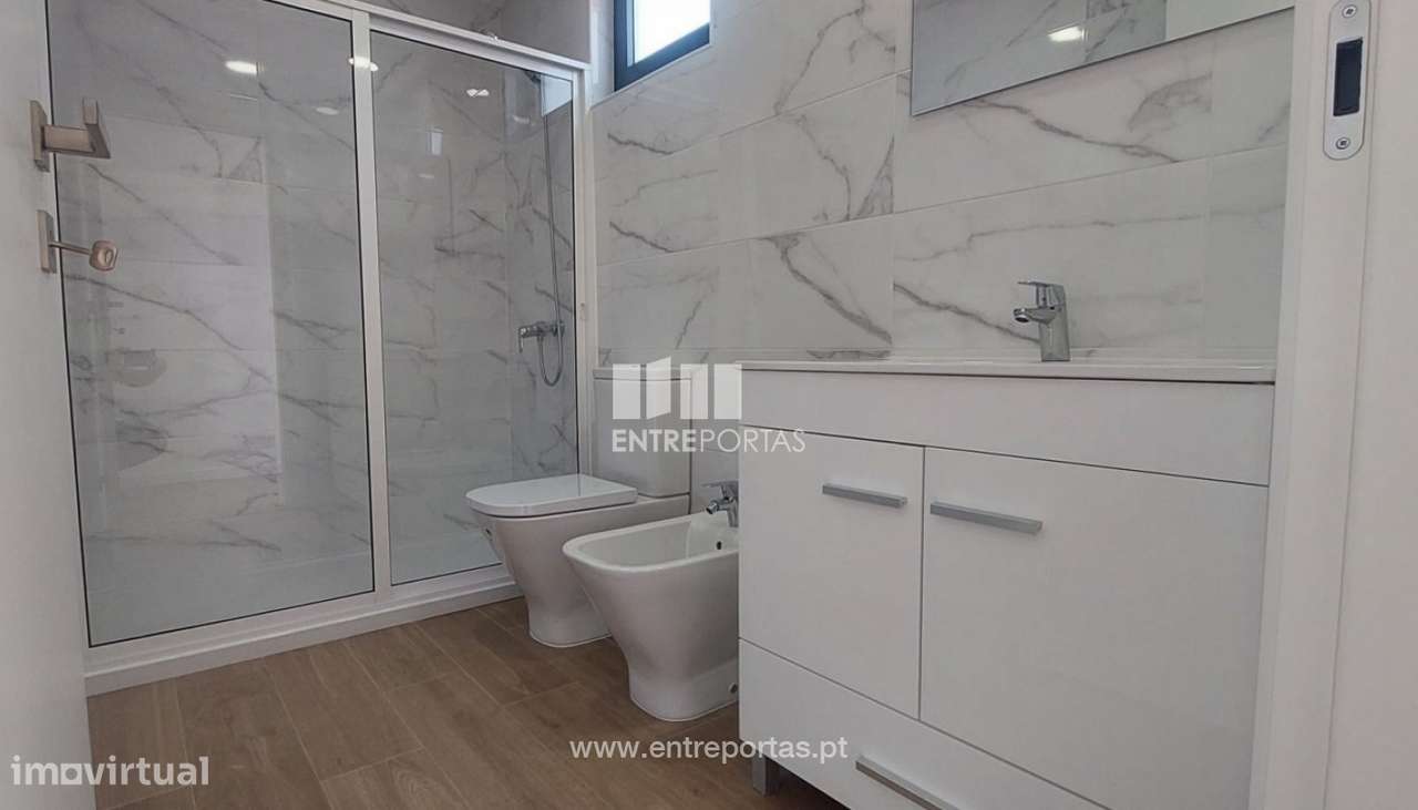 Venda de duas moradias V2 restauradas, Chafé, Viana do Castelo - Grande imagem: 4/24