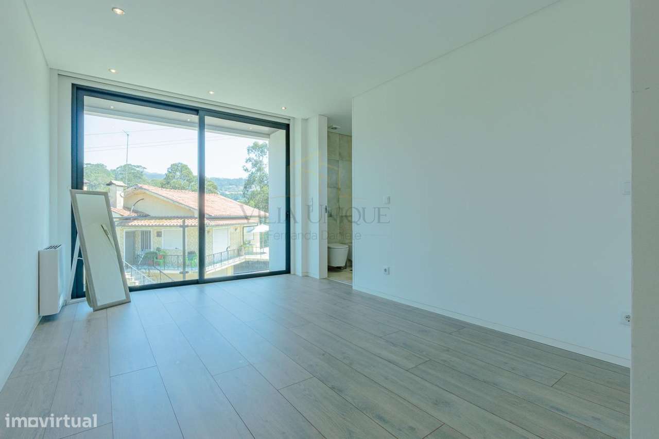 Moradia T4 Moderna com 3 Suítes em Terreno de 460m2-19