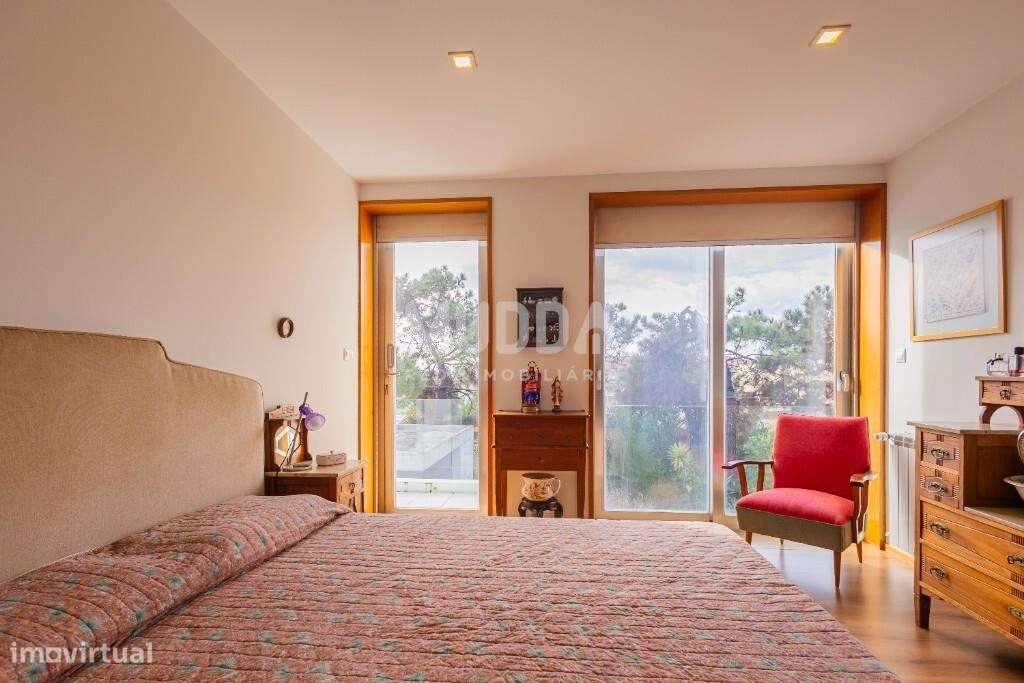 Viver na Torreira: Moradia T4 com Luz Natural e Espaço Exterior Único-36