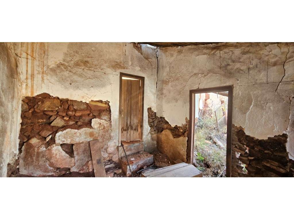 3 Ruinas para recuperar no centro de Santa Catarina, Tavira-10