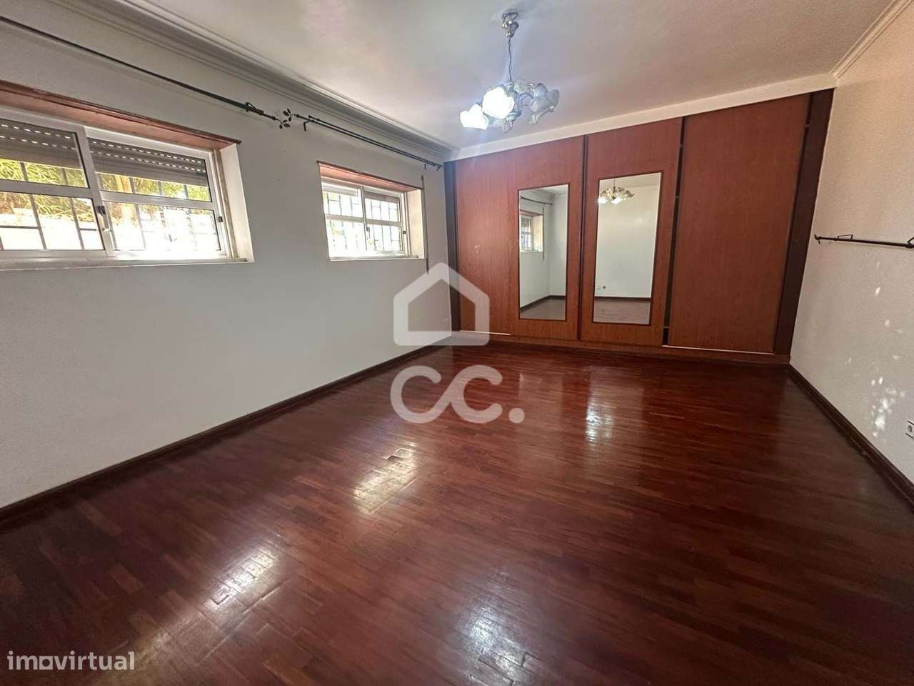 Apartamento T2 com Excelentes Áreas | Tapada das Mercês-15