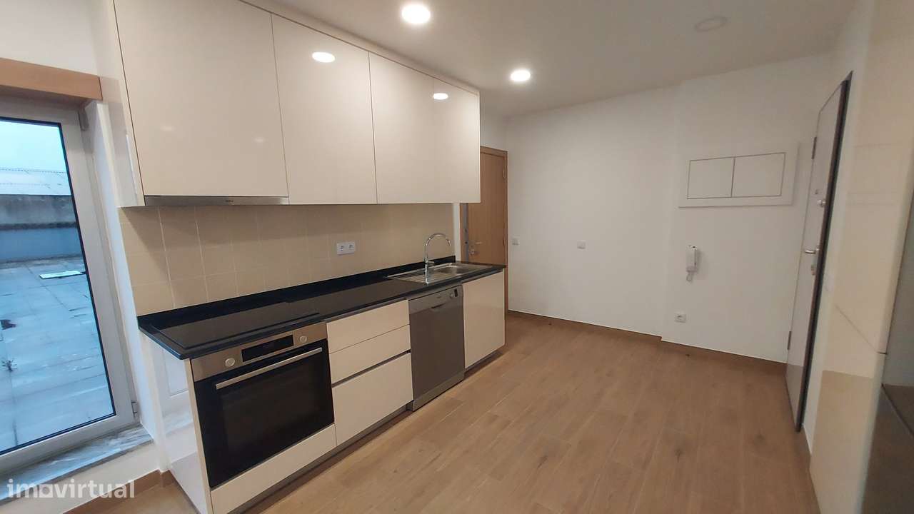 Apartamento T1 com garagem - Centro de Ourém - Grande imagem: 3/17