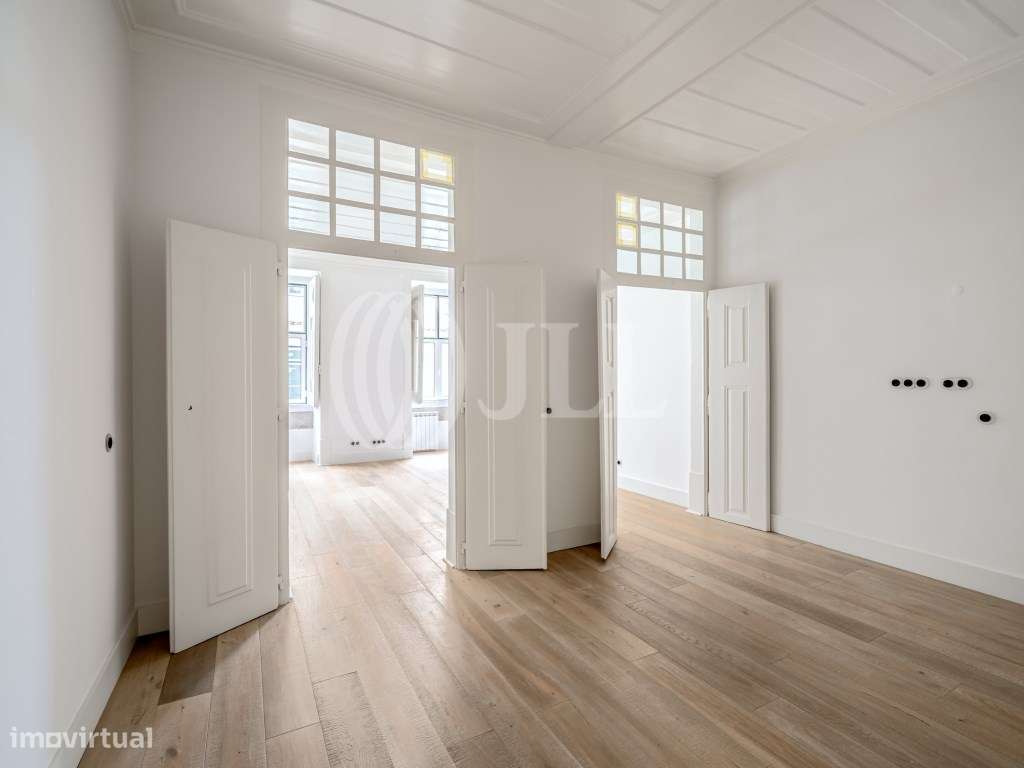 Apartamento T2+2 , renovado, em Alfama, Lisboa-7