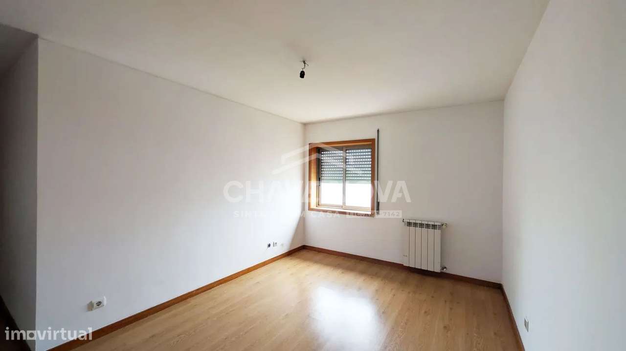 Apartamento T2+1 | Lugar de Garagem e Arrumos - Grande imagem: 4/14