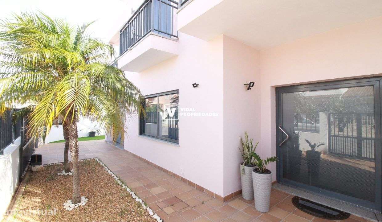 Moradia T3 com piscina e garagem-20