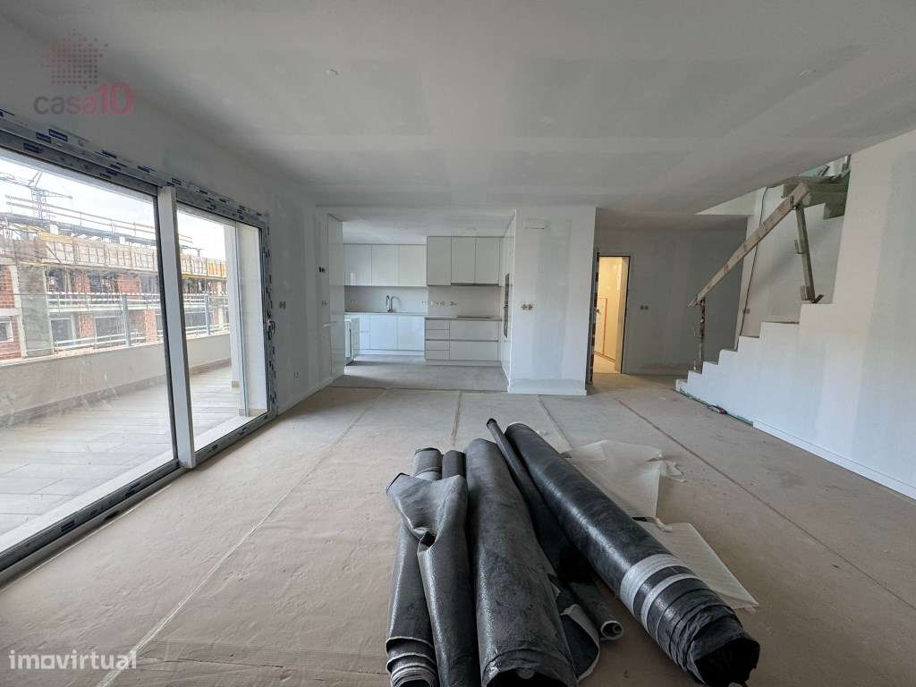 T4 duplex, com excelente terraço, para arrendar no Montijo - Grande imagem: 3/14