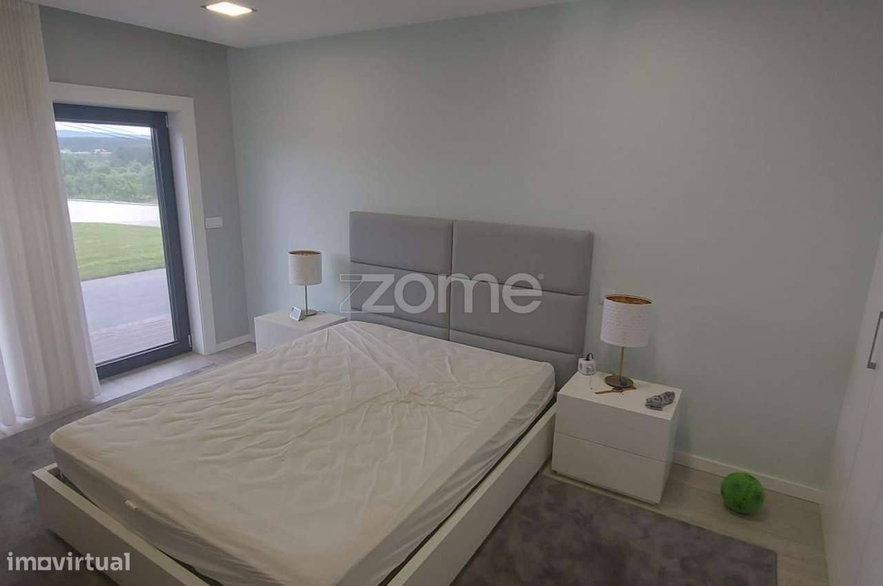 Moradia Térrea V3 com Piscina, Garagem e Terreno de 1.990 m² – Bust...-17