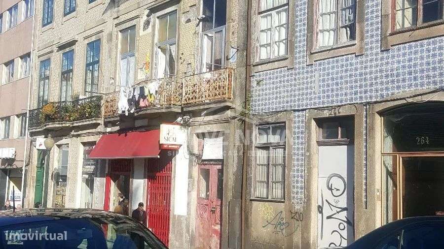 Prédio p/ Reabilitar c/ Pip Aprovado, na Baixa do Porto - Grande imagem: 2/23