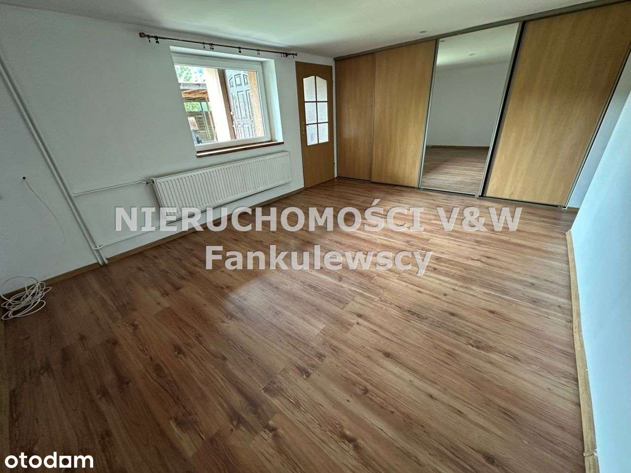 Piękny bliźniak z idealną lokalizacją i widokiem-6