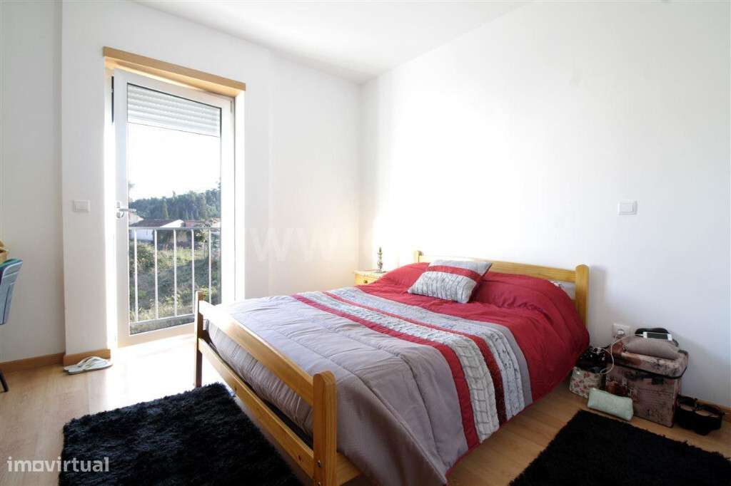 Apartamento T1+1 com garagem em zona de São Martinho do Bispo - Grande imagem: 2/10