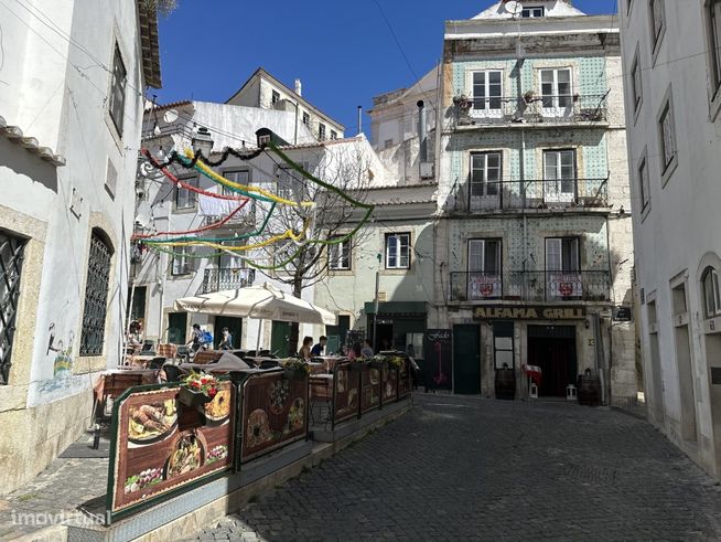 Prédio Típico para Reabilitar em Alfama com Vista Rio e Potencial d...-21