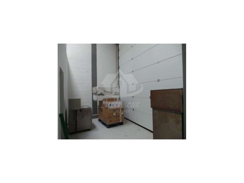 Armazém com 735 m² em São Julião do Tojal, Loures - Grande imagem: 4/15