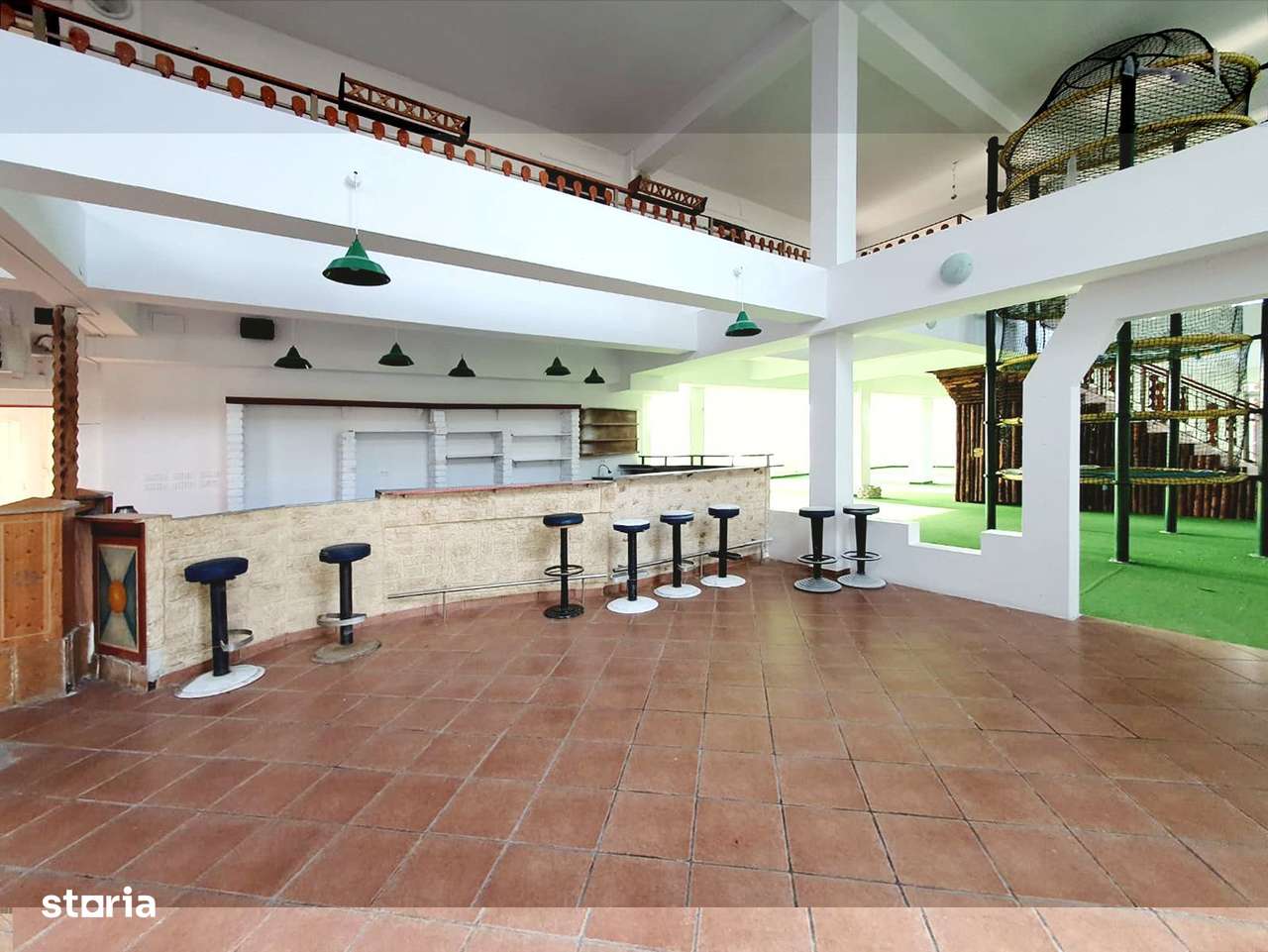 Spațiu comercial de 1.800 mp cu curte de 2.500 mp - Imagine principală: 2/9