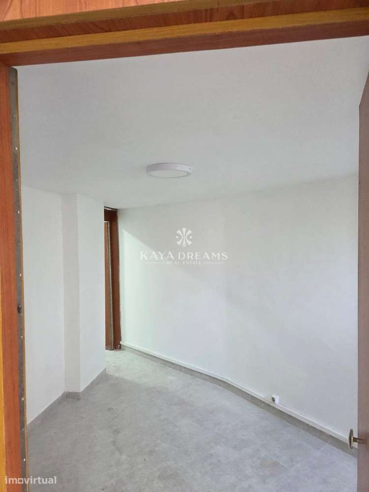 Loja em Odivelas, Póvoa de Santo Adrião-1