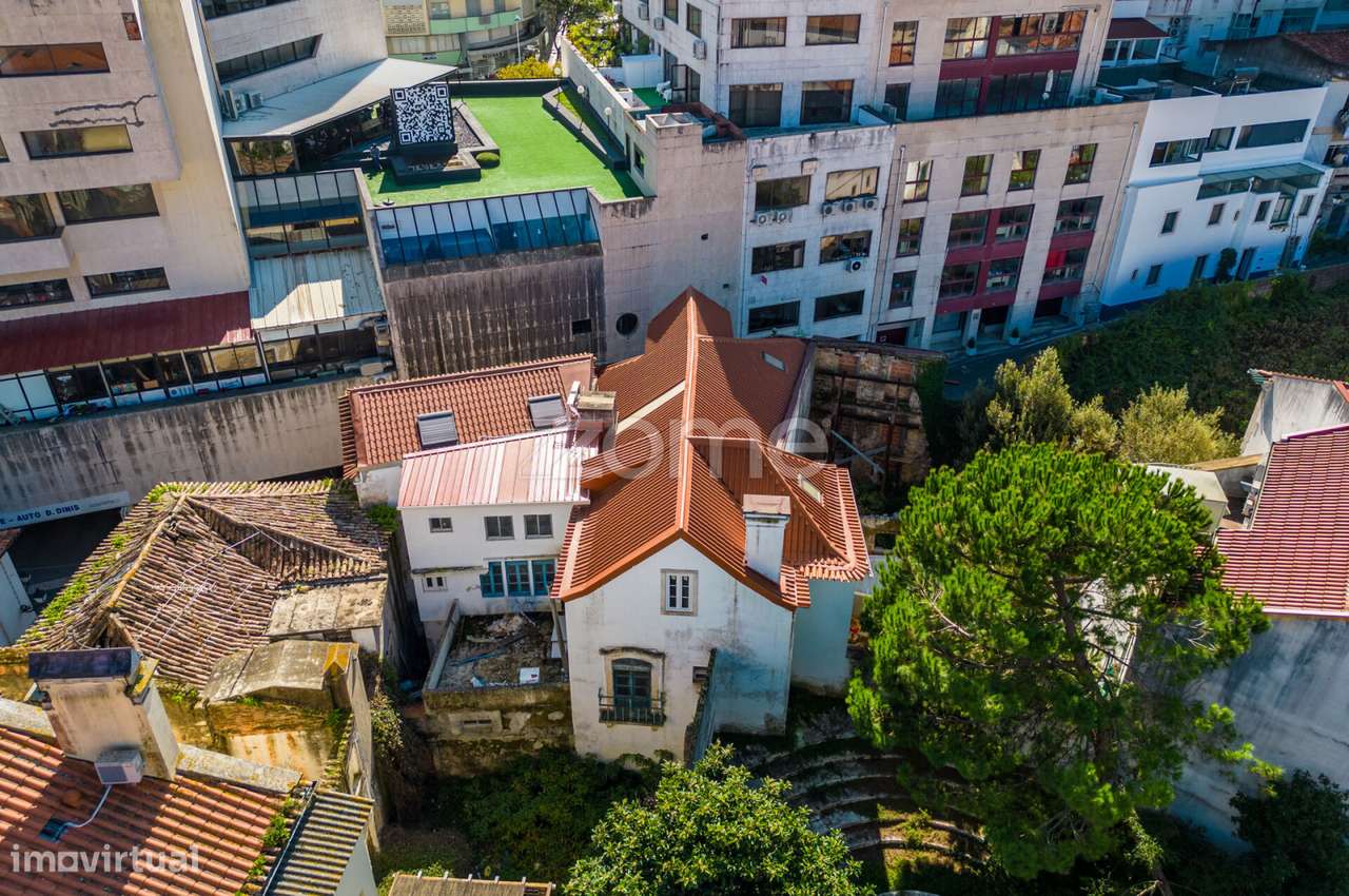 Prédio com grandes áreas no Centro de Leiria-33