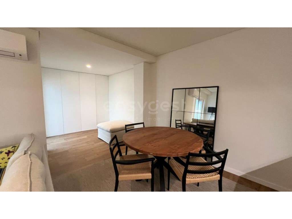 Apartamento T0+1 - Santo Amaro - Alcântara - Grande imagem: 5/10