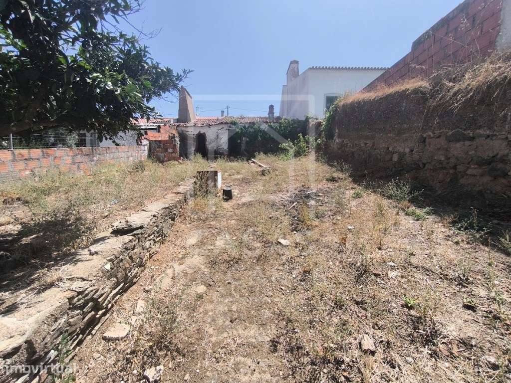 Moradia com 8 divisões e com quintal em Vila Alva-15