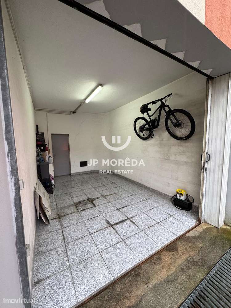 T2 com varanda, garagem e elevador no centro de Santo Tirso-15