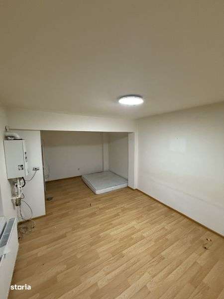 Inchiriez casa la curte - Imagine principală: 5/7