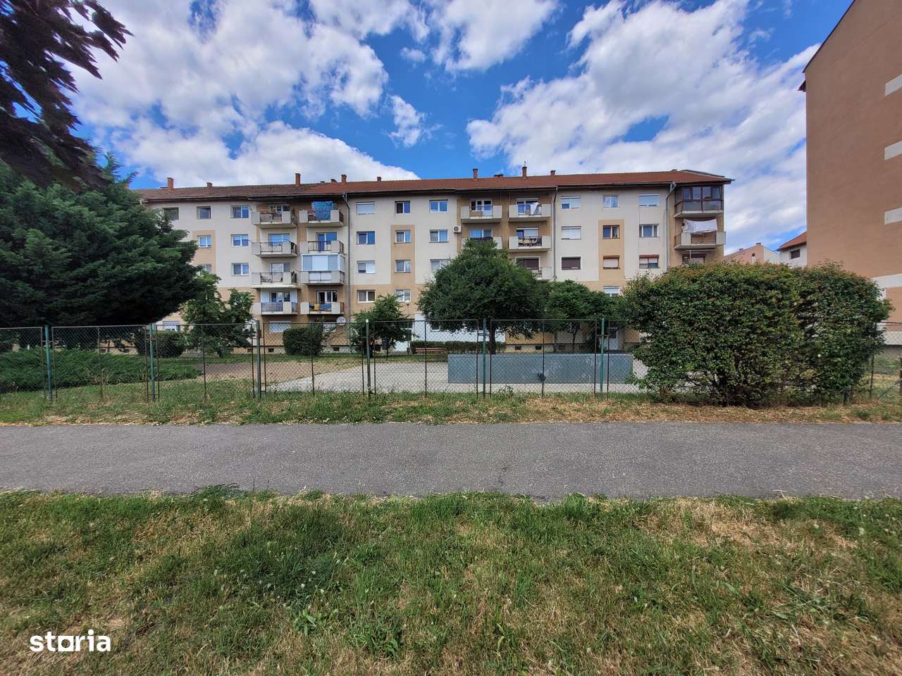 Carpati II: Apartament spatios cu 3 camere | Locuinta de familie-0