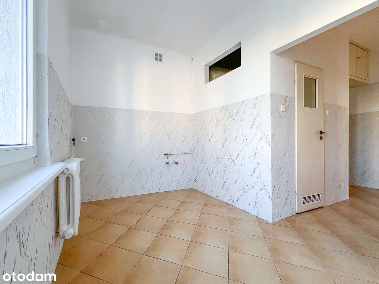 Prezentujemy  słoneczne 2 pok. mieszkanie na I piętrze do aranżacji !-2