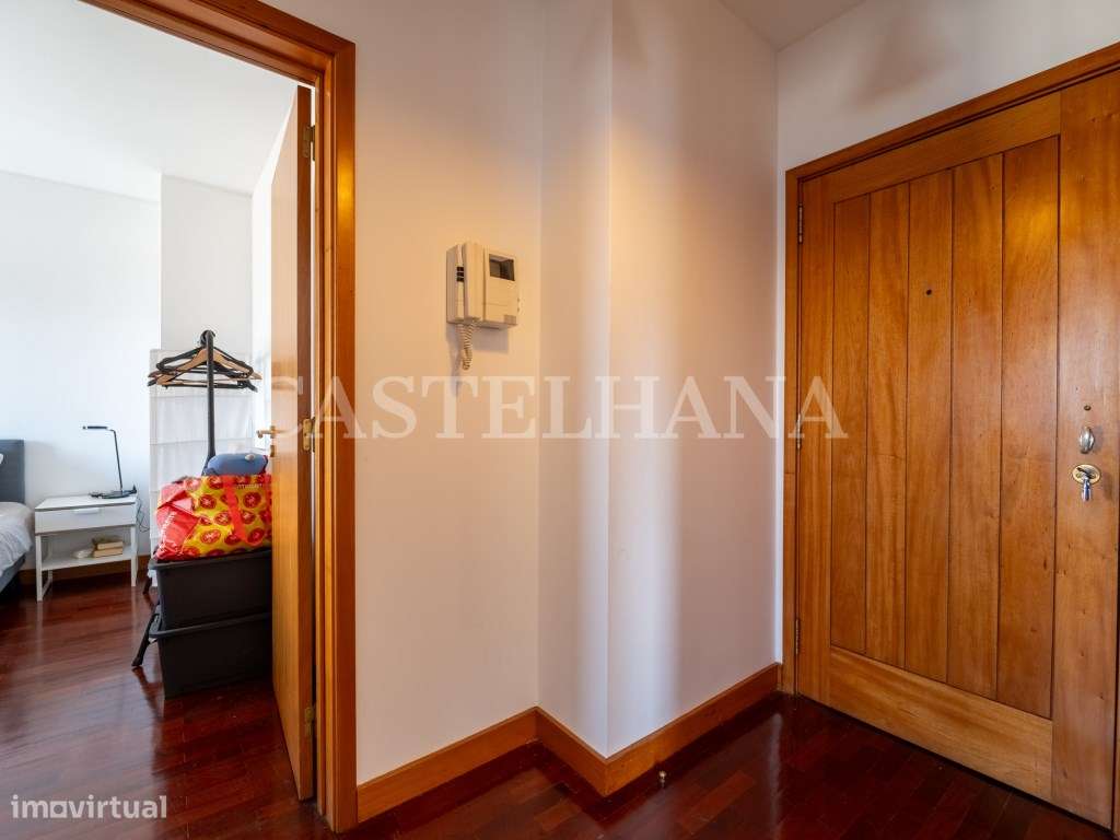 Apartamento T1 com terraço e lugar de garagem situado no Campo Alegre - Grande imagem: 5/23