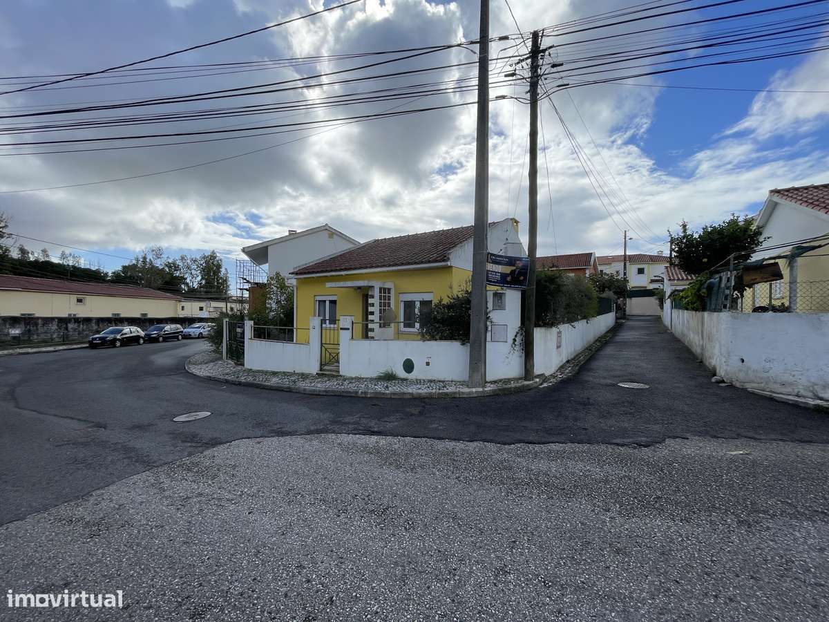 Moradia com 320m² de terreno e potencial incrível.-2