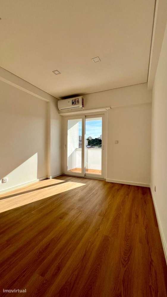 Apartamento T3+1 Duplex | 154 m² | Totalmente Remodelado | Queluz-20