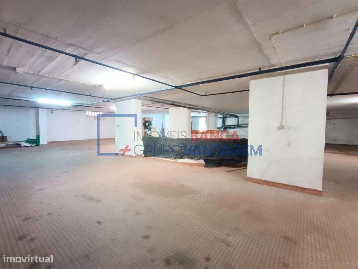 LUGAR DE PARQUEAMENTO - TAPADA DAS MERCÊS - Grande imagem: 2/18