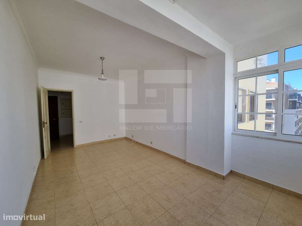 Apartamento T3 usado para venda em Mina de Água, Amadora.-25