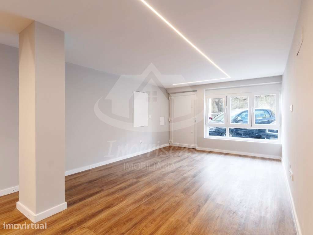 T3 Duplex Remodelado com Entrada Independente no Centro de Sacavém-44