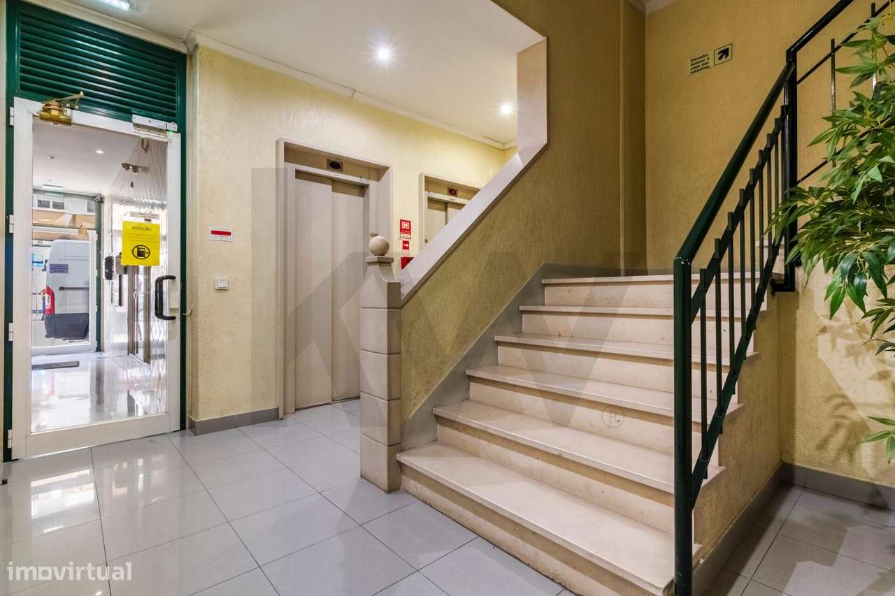 T2 na Rua Morais Soares | c/ Garagem e Elevador-25
