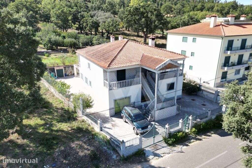 Moradia de 3 pisos, garagem e terreno em Coja, Arganil - Grande imagem: 4/60