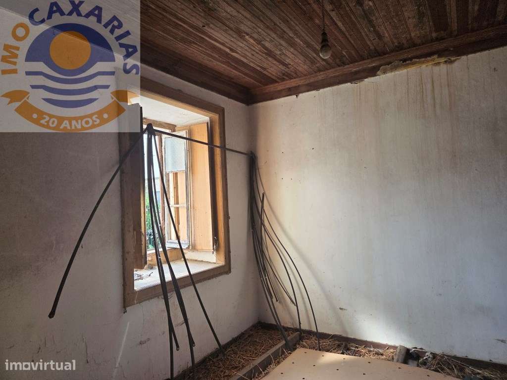 Moradia Rústica com Pátio e Anexos para Recuperar - Urqueira, Ourém-20