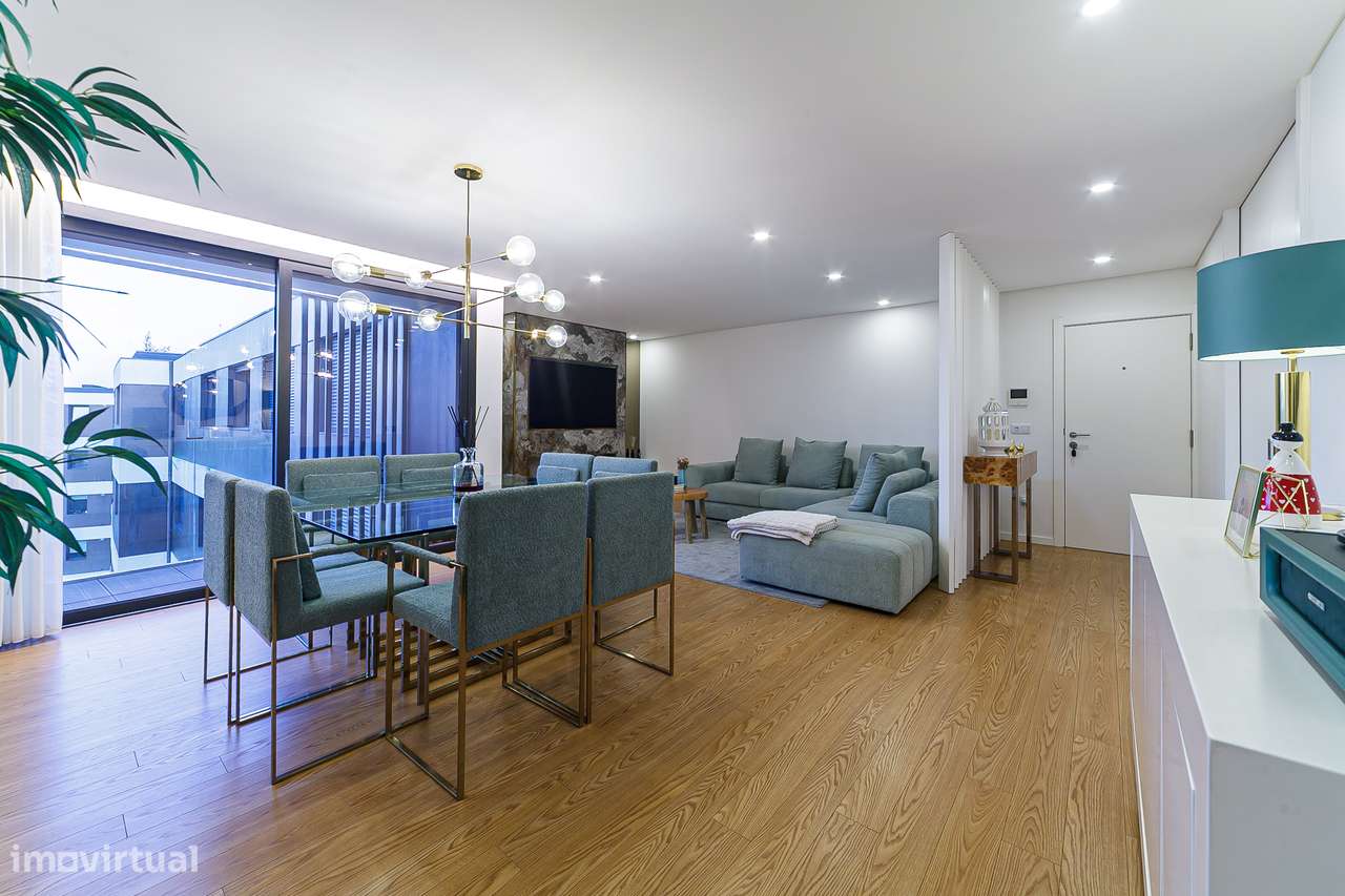 Exclusivo apartamento T3+1 seminovo, com 190m2, três frentes e box-9