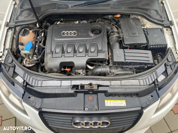 Dezmembrez audi a3 8p s  line 2011 2.0 tdi CFGB culoare LY9C CUTIE viteze manauala 6+1t  capacitate motor 2.0tdi - 3