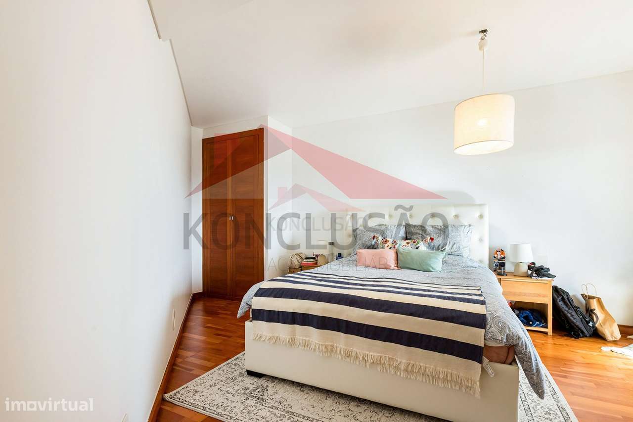 ** Excelente T3 Remodelado na Malvarosa com Garagem para 3 Viaturas...-19