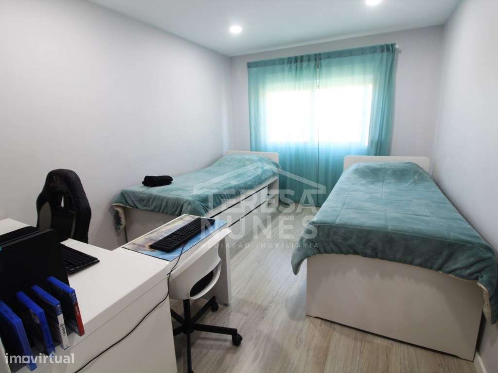 APARTAMENTO T4 - BARREIRO /CIDADE SOL-8