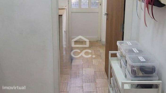 Loja com 120 m², 2 pisos e Saída de Fumos – Torres Novas-9
