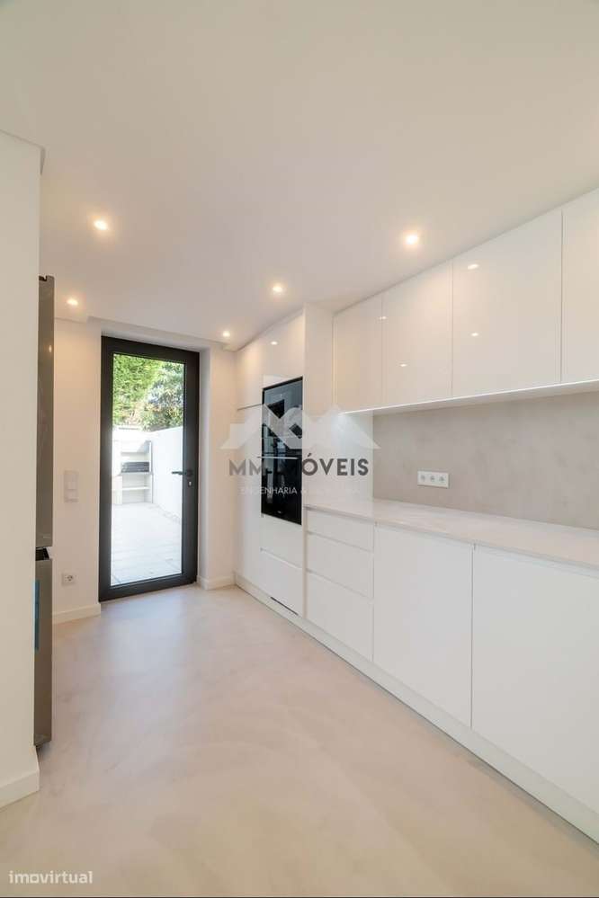 Moradia T3+1 | NOVA | Piscina | Francelos | 4 Frentes | Box | Praia-5