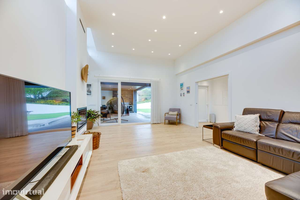 MORADIA T5 INDEPENDENTE COM PISCINA E JARDIM – MILHARADO - Grande imagem: 5/58