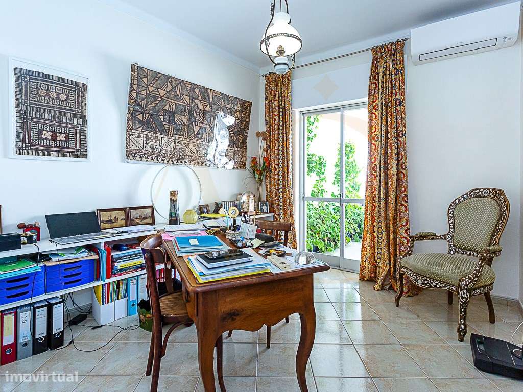 Moradia com Garagem, Piscina, Jardim e amplos Terraços, para venda ...-12