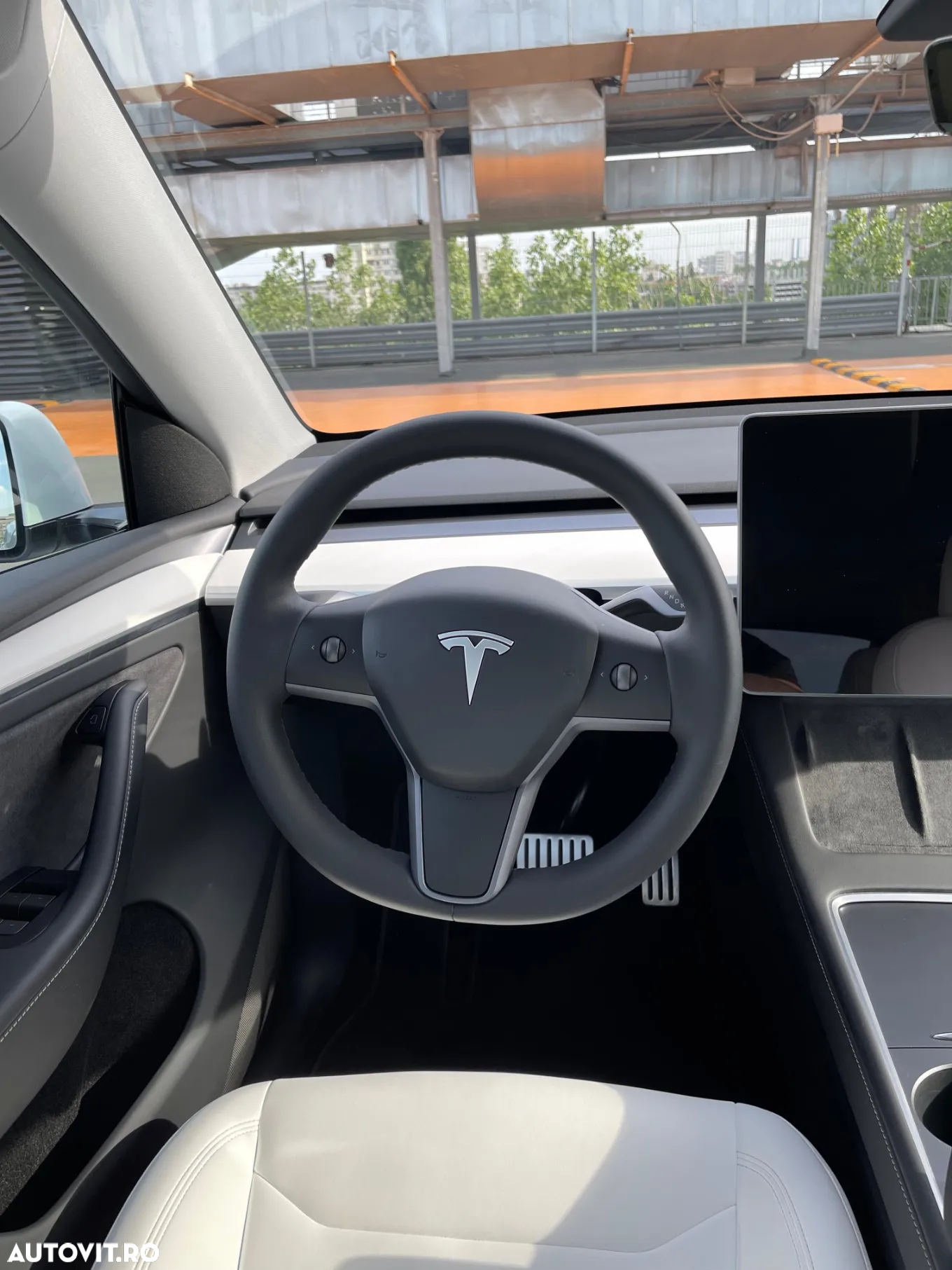 Tesla Model Y - 17