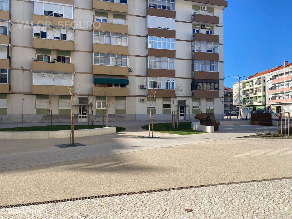 Apartamento T2 na Quinta das Drogas em Alverca do Ribatejo-17