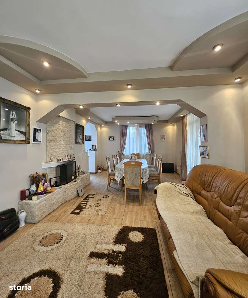 Casă generoasa de vânzare în Fughiu - Imagine principală: 4/20