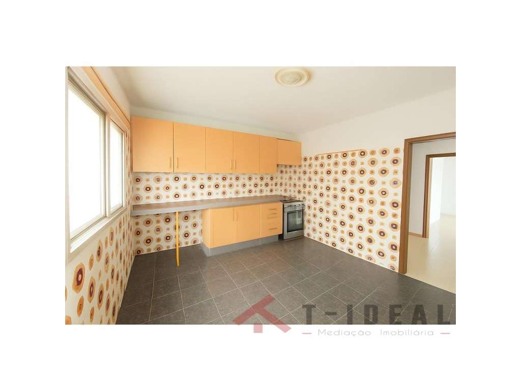 Apartamento T2 no centro de Torres Vedras - Grande imagem: 2/20