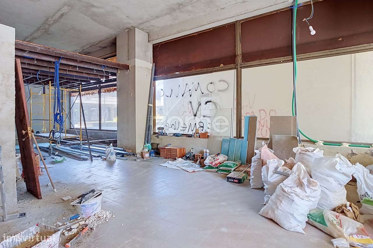 Loja com Potencial para T1 à Venda no Bairro do Liceu, Aveiro-10